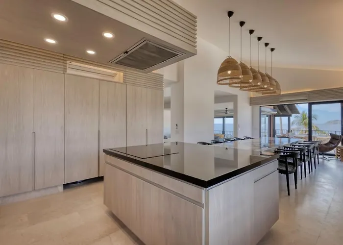 Luxury Unique Oceanfront Penthouse Сasa de vacaciones *