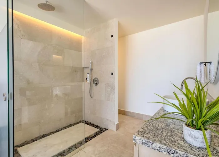 Luxury Unique Oceanfront Penthouse Сasa de vacaciones